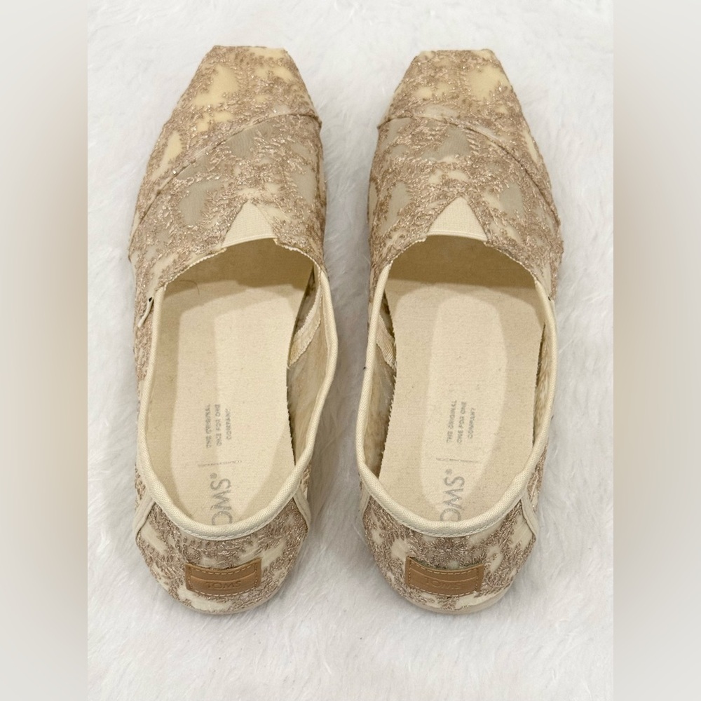Toms Women's Lace Flats in Tan and Cream